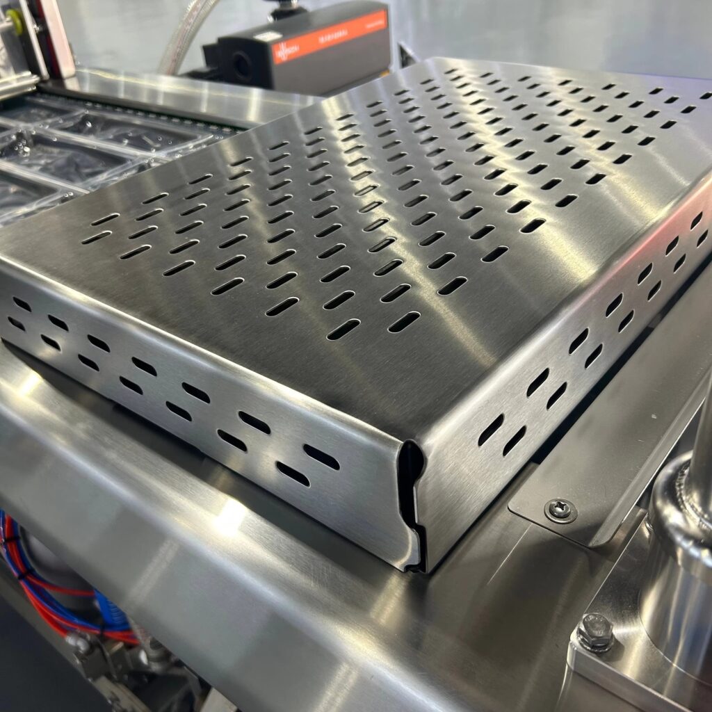 compact thermoforming vacuum packaging machine